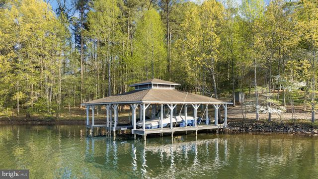 11713 WAYNE LN, Bumpass, VA 23024