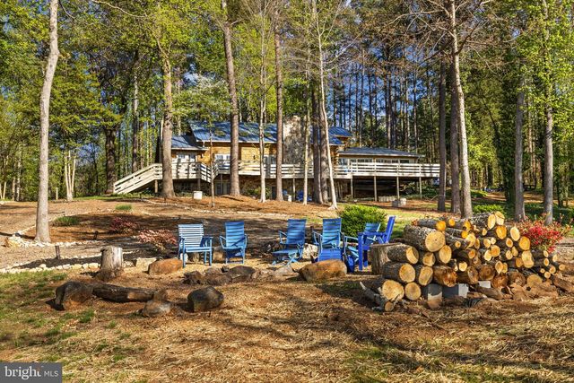 11713 WAYNE LN, Bumpass, VA 23024