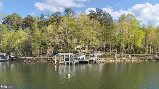 11713 WAYNE LN, Bumpass, VA 23024