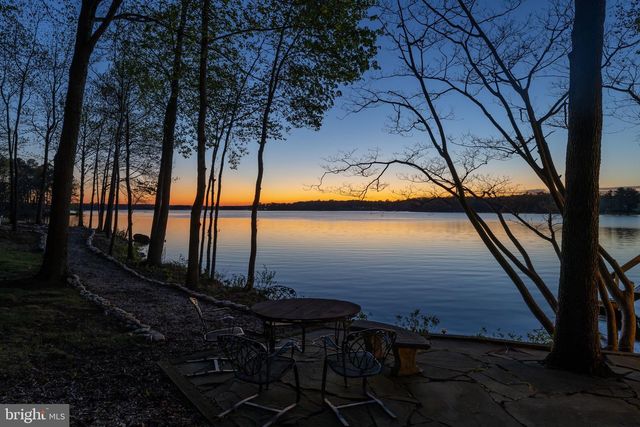 11713 WAYNE LN, Bumpass, VA 23024