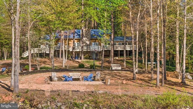 11713 WAYNE LN, Bumpass, VA 23024