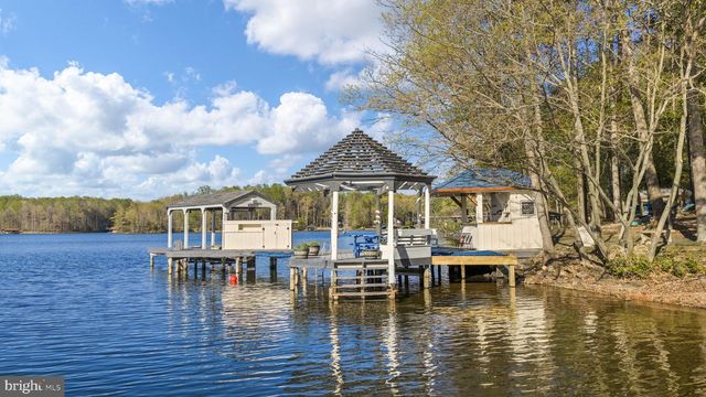 11713 WAYNE LN, Bumpass, VA 23024