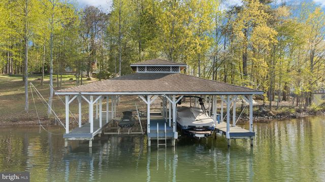 11713 WAYNE LN, Bumpass, VA 23024