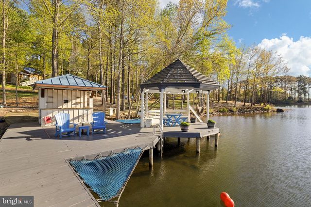 11713 WAYNE LN, Bumpass, VA 23024