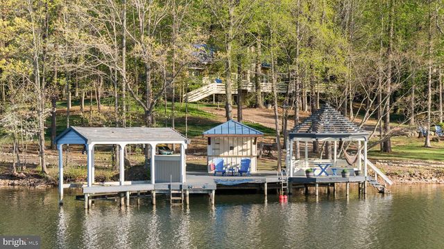 11713 WAYNE LN, Bumpass, VA 23024