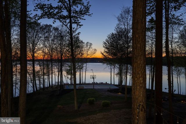 11713 WAYNE LN, Bumpass, VA 23024