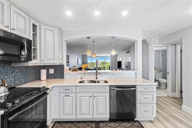 930 Dogwood Drive 556, Delray Beach, FL 33483
