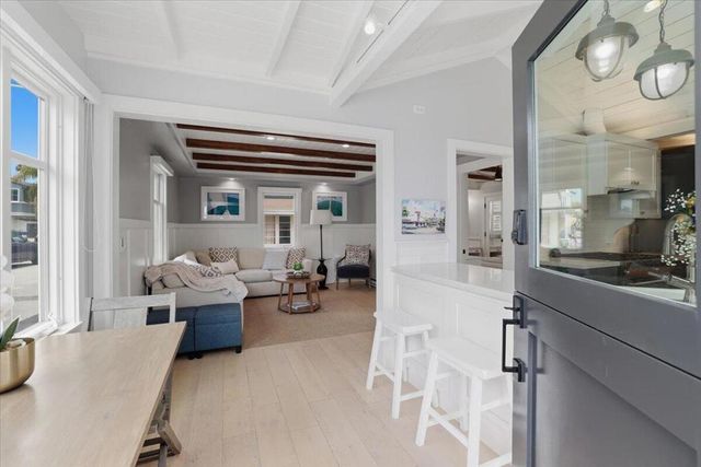 104 Onyx Avenue, Newport Beach, CA 92662