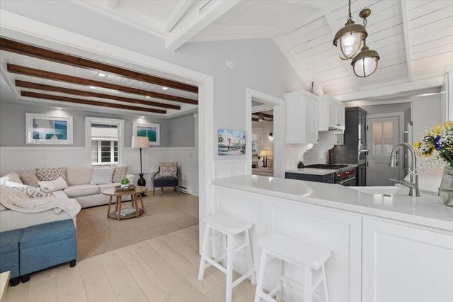 104 Onyx Avenue, Newport Beach, CA 92662