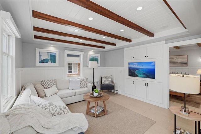 104 Onyx Avenue, Newport Beach, CA 92662