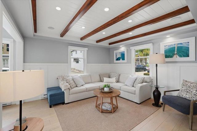 104 Onyx Avenue, Newport Beach, CA 92662