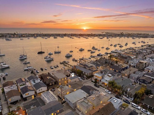 104 Onyx Avenue, Newport Beach, CA 92662
