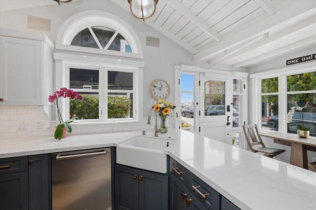 104 Onyx Avenue, Newport Beach, CA 92662