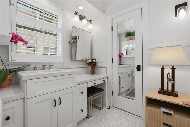 104 Onyx Avenue, Newport Beach, CA 92662