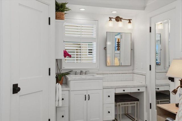 104 Onyx Avenue, Newport Beach, CA 92662