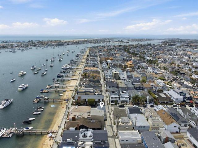 104 Onyx Avenue, Newport Beach, CA 92662