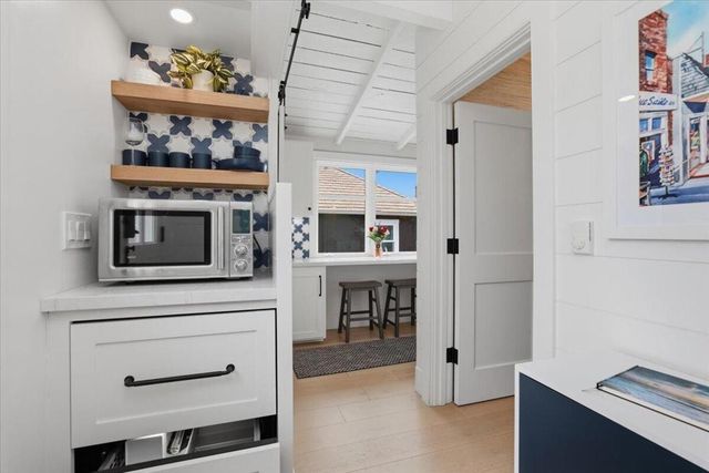 104 Onyx Avenue, Newport Beach, CA 92662