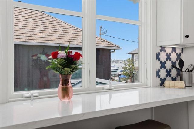 104 Onyx Avenue, Newport Beach, CA 92662