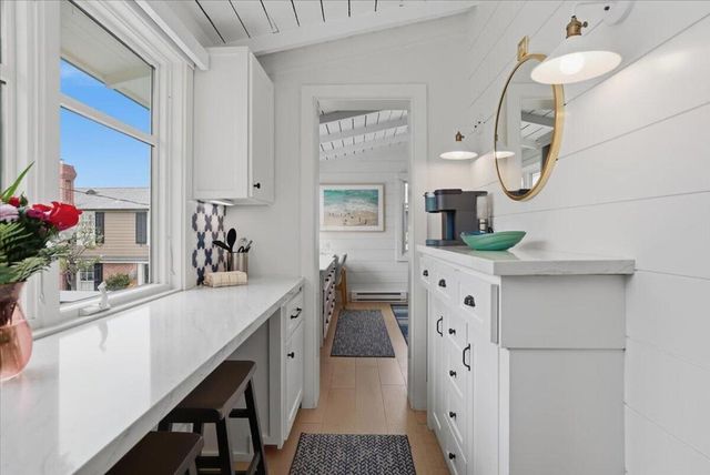 104 Onyx Avenue, Newport Beach, CA 92662