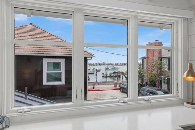 104 Onyx Avenue, Newport Beach, CA 92662