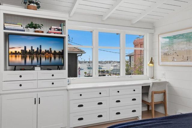 104 Onyx Avenue, Newport Beach, CA 92662