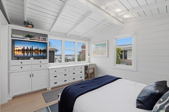104 Onyx Avenue, Newport Beach, CA 92662