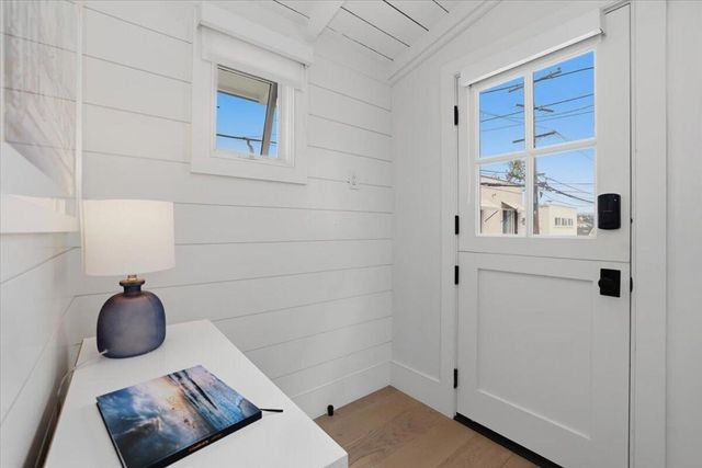 104 Onyx Avenue, Newport Beach, CA 92662
