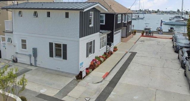 104 Onyx Avenue, Newport Beach, CA 92662