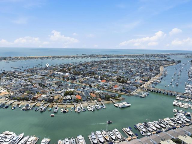 104 Onyx Avenue, Newport Beach, CA 92662