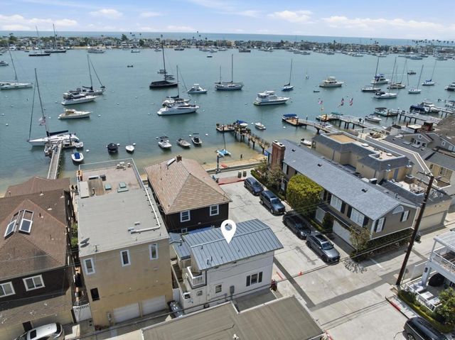 104 Onyx Avenue, Newport Beach, CA 92662