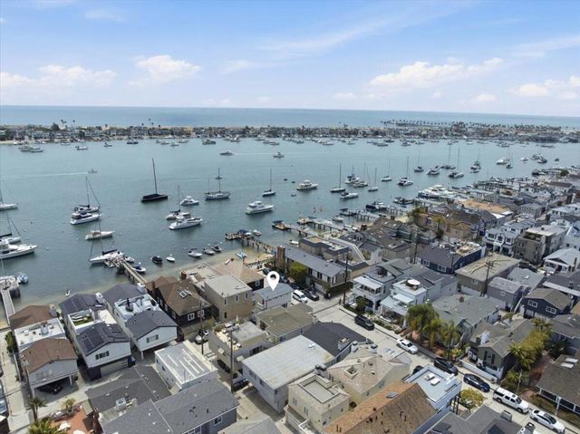 104 Onyx Avenue, Newport Beach, CA 92662