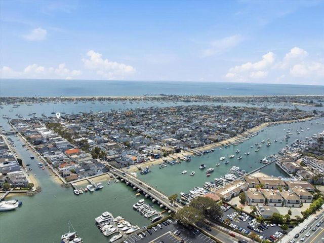 104 Onyx Avenue, Newport Beach, CA 92662
