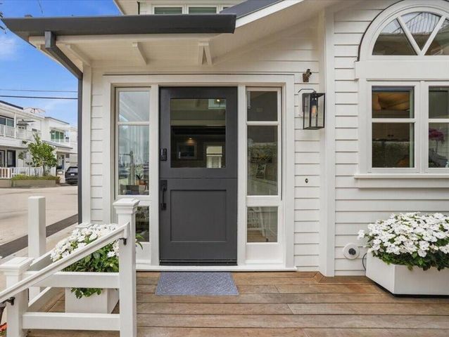 104 Onyx Avenue, Newport Beach, CA 92662