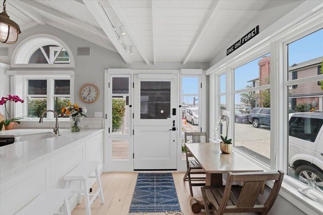 104 Onyx Avenue, Newport Beach, CA 92662