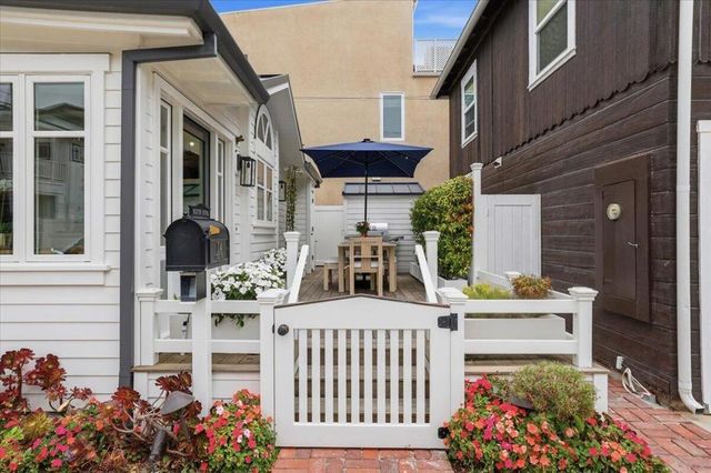 104 Onyx Avenue, Newport Beach, CA 92662