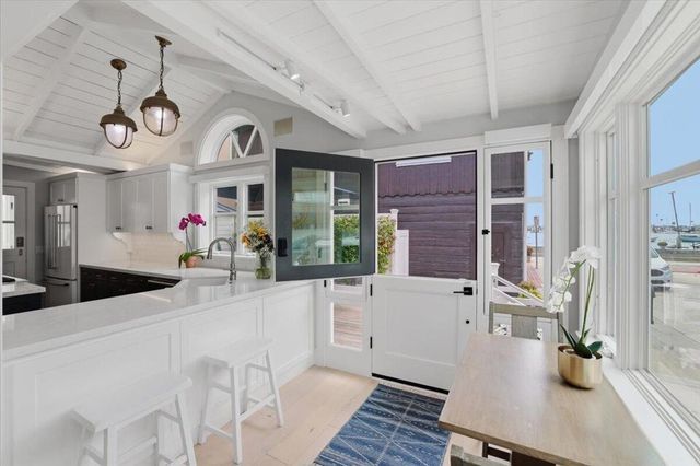 104 Onyx Avenue, Newport Beach, CA 92662