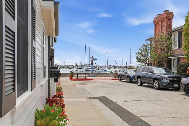 104 Onyx Avenue, Newport Beach, CA 92662