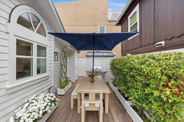 104 Onyx Avenue, Newport Beach, CA 92662