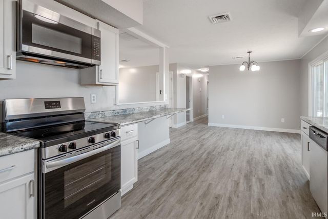 513 S Kerkhoff Avenue, Otterbein, IN 47970