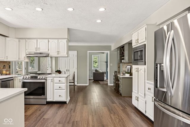 11499 Valley Meadow Drive, Zionsville, IN 46077