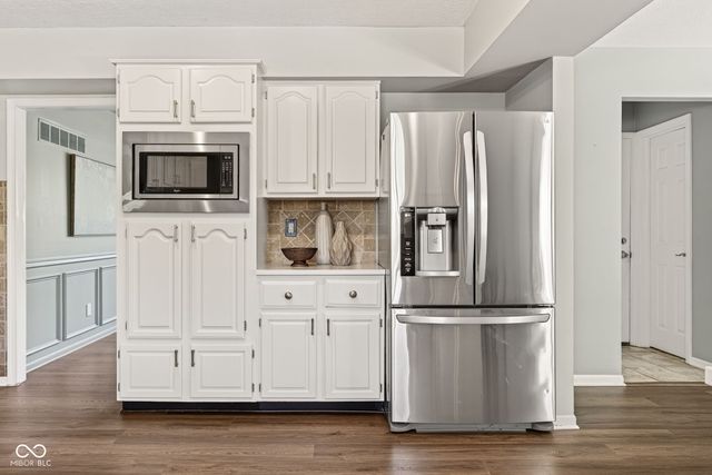 11499 Valley Meadow Drive, Zionsville, IN 46077