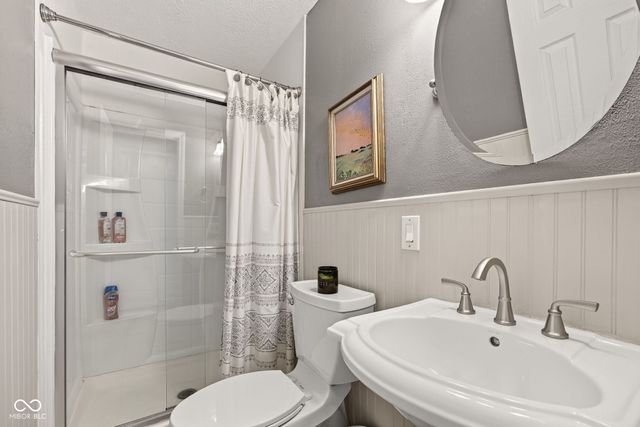 11499 Valley Meadow Drive, Zionsville, IN 46077