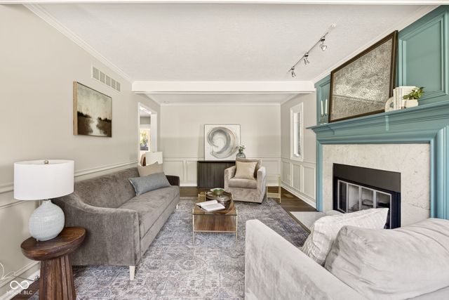 11499 Valley Meadow Drive, Zionsville, IN 46077
