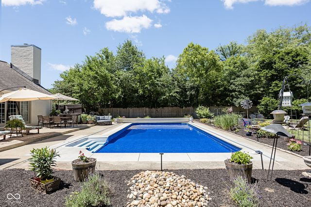 11499 Valley Meadow Drive, Zionsville, IN 46077