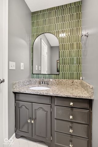 11499 Valley Meadow Drive, Zionsville, IN 46077