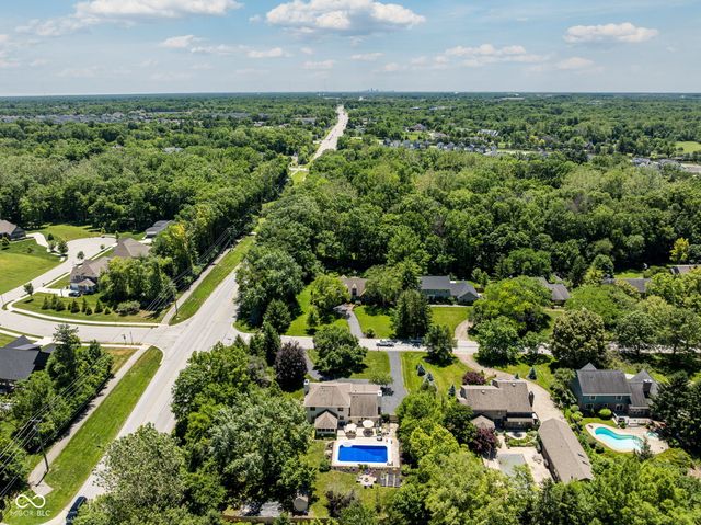 11499 Valley Meadow Drive, Zionsville, IN 46077