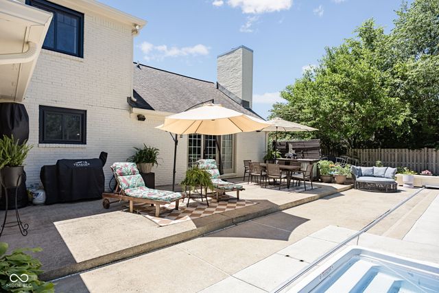 11499 Valley Meadow Drive, Zionsville, IN 46077