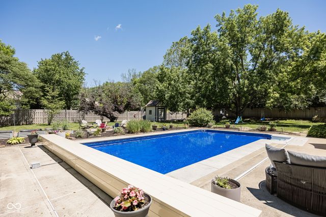 11499 Valley Meadow Drive, Zionsville, IN 46077