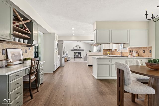 11499 Valley Meadow Drive, Zionsville, IN 46077