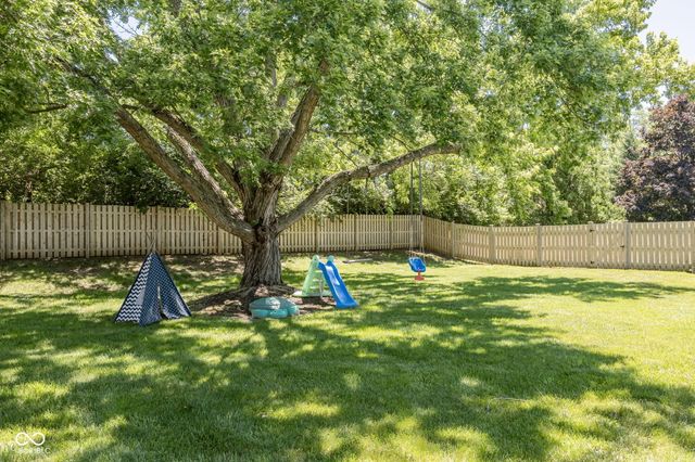 11499 Valley Meadow Drive, Zionsville, IN 46077